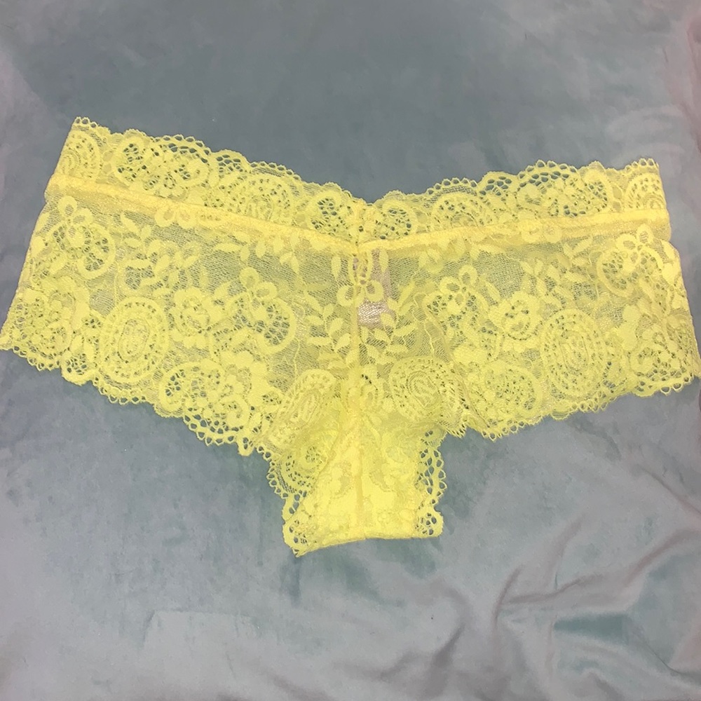Victoria’s Secret Lace Cheeky Yellow Small NWOT